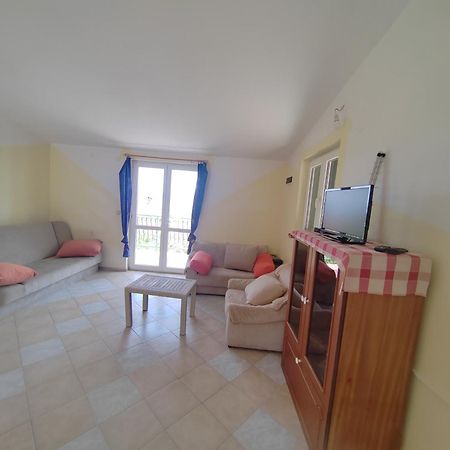 Apartment Sutalo Stomorska Ngoại thất bức ảnh